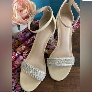 Kelly & Katie like new silver embellished nude stacked heels. Like New👡